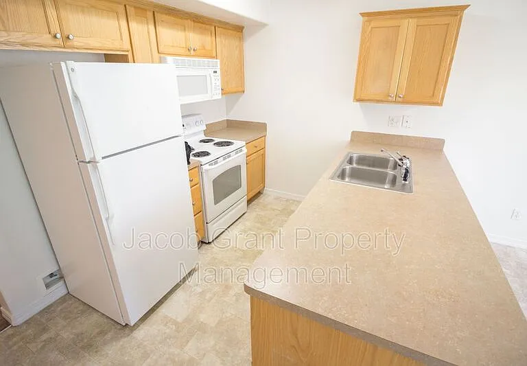 1648 N Stevens Dr #B — Photo 3