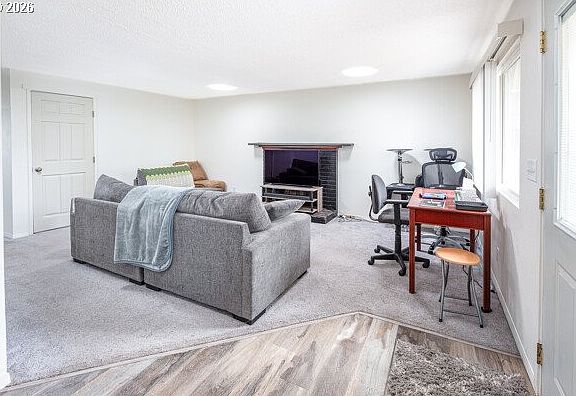 5th image of 556 Cinderella Loop