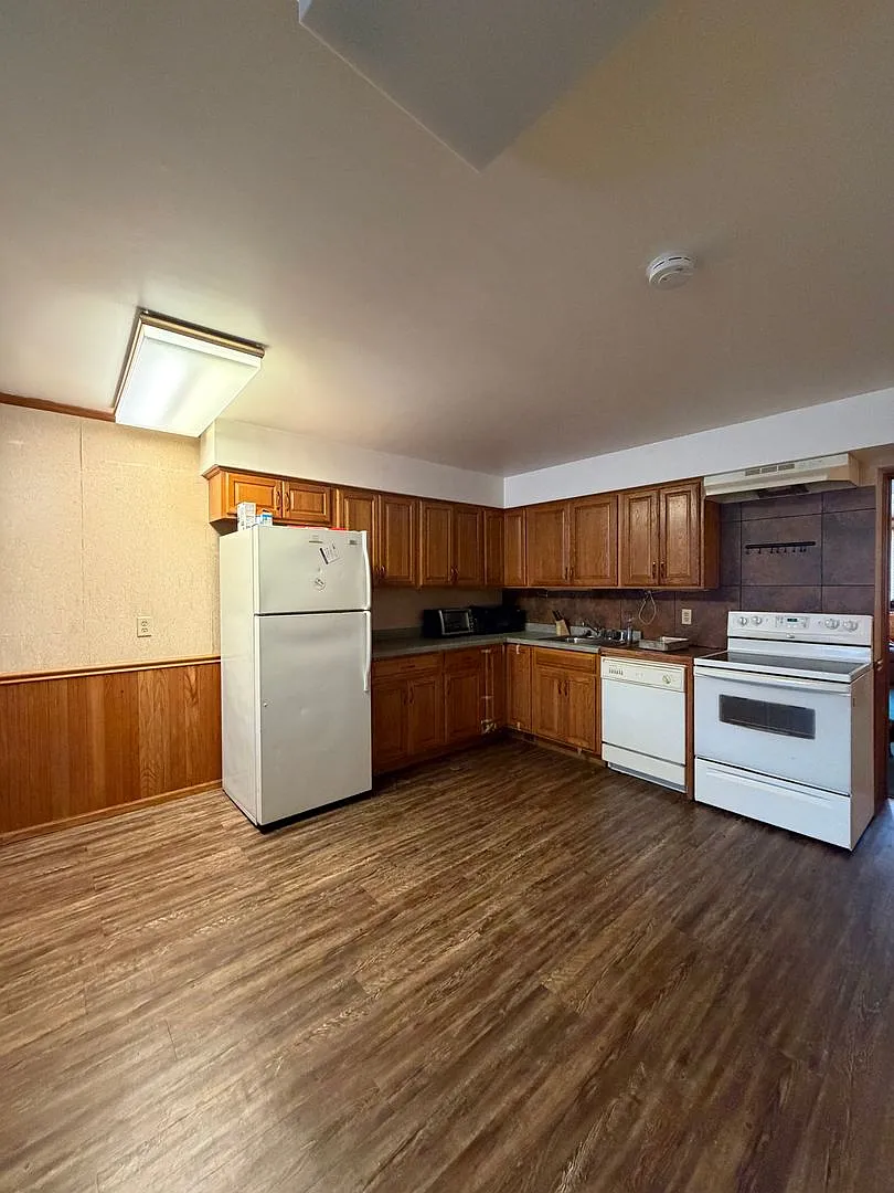 Valley Apartments — Photo 1