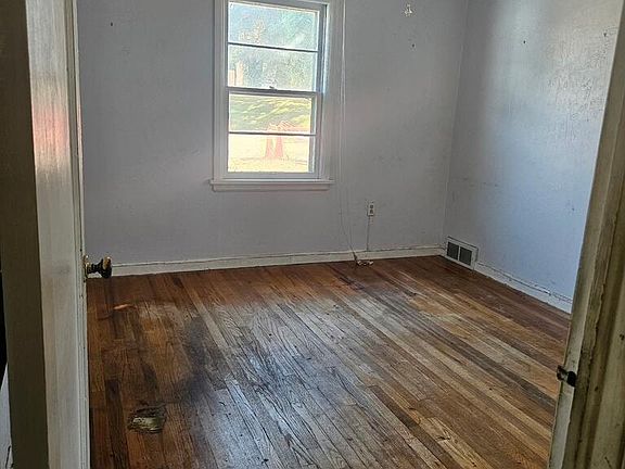 5th image of 870 Highland Blvd