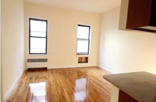 Rented by Robyn Lee, LREB | media 32