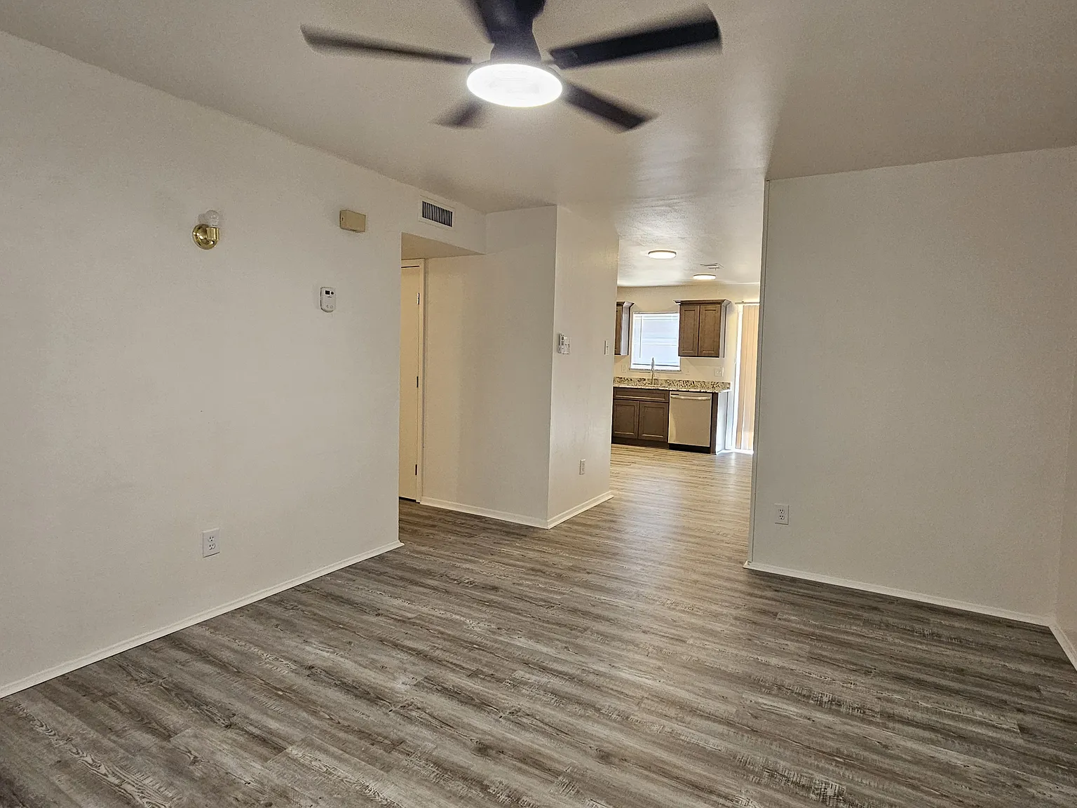 3 bed, 1284 sqft, $2,050 — Photo 2
