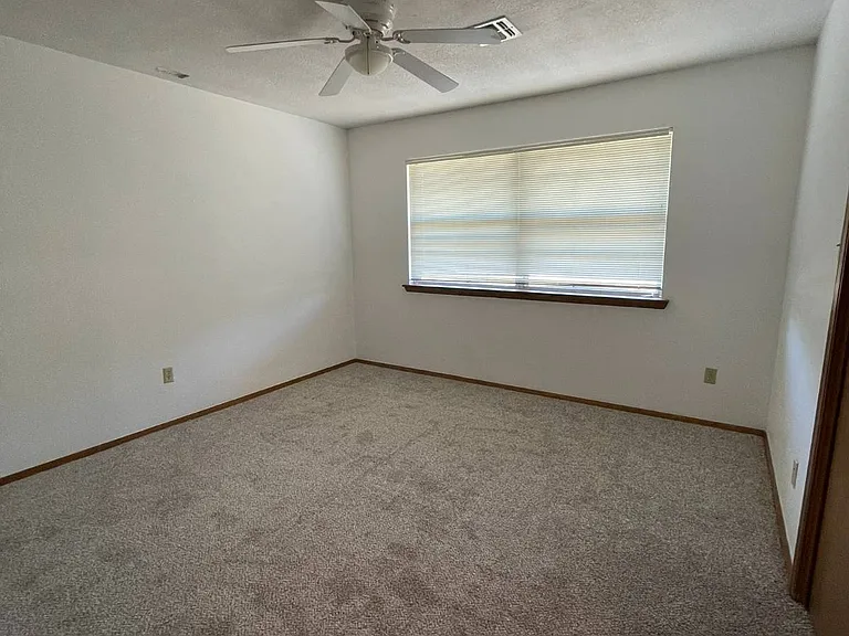 54 Sharon Rd — Photo 20