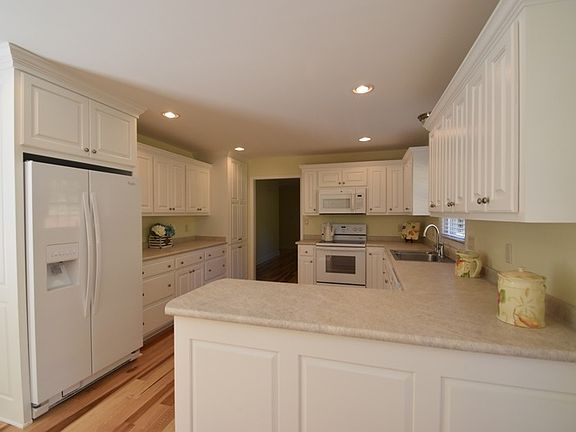 4th image of 64 Dorchester Dr