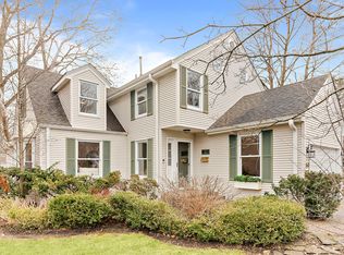 619 Forest Rd, Glenview, IL 60025