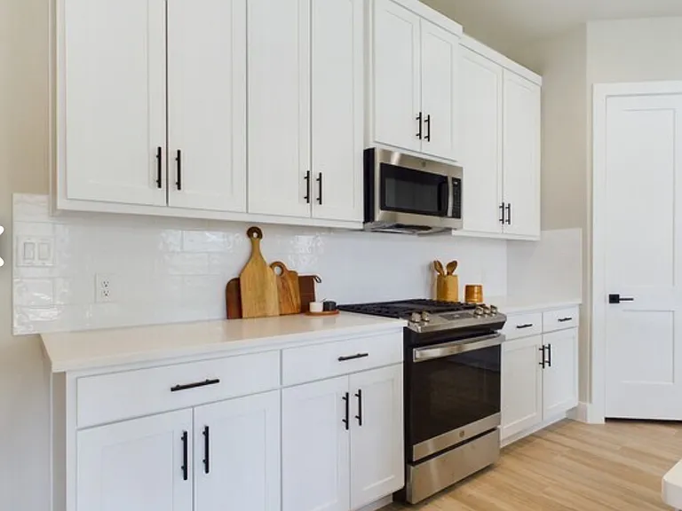 1606 Redwood Ct — Photo 5