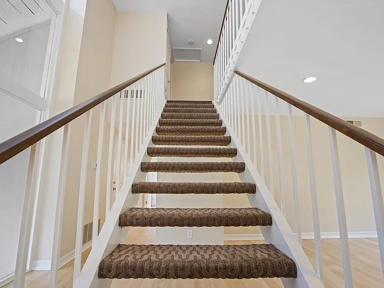 1672 Wellington Pl — Photo 18