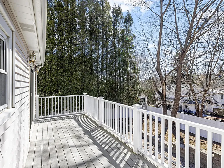 160 Ravenswood Rd — Photo 26