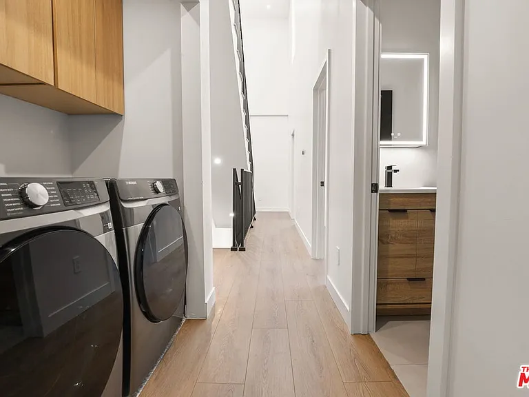 2135 S Longwood Ave #1/2 — Photo 35