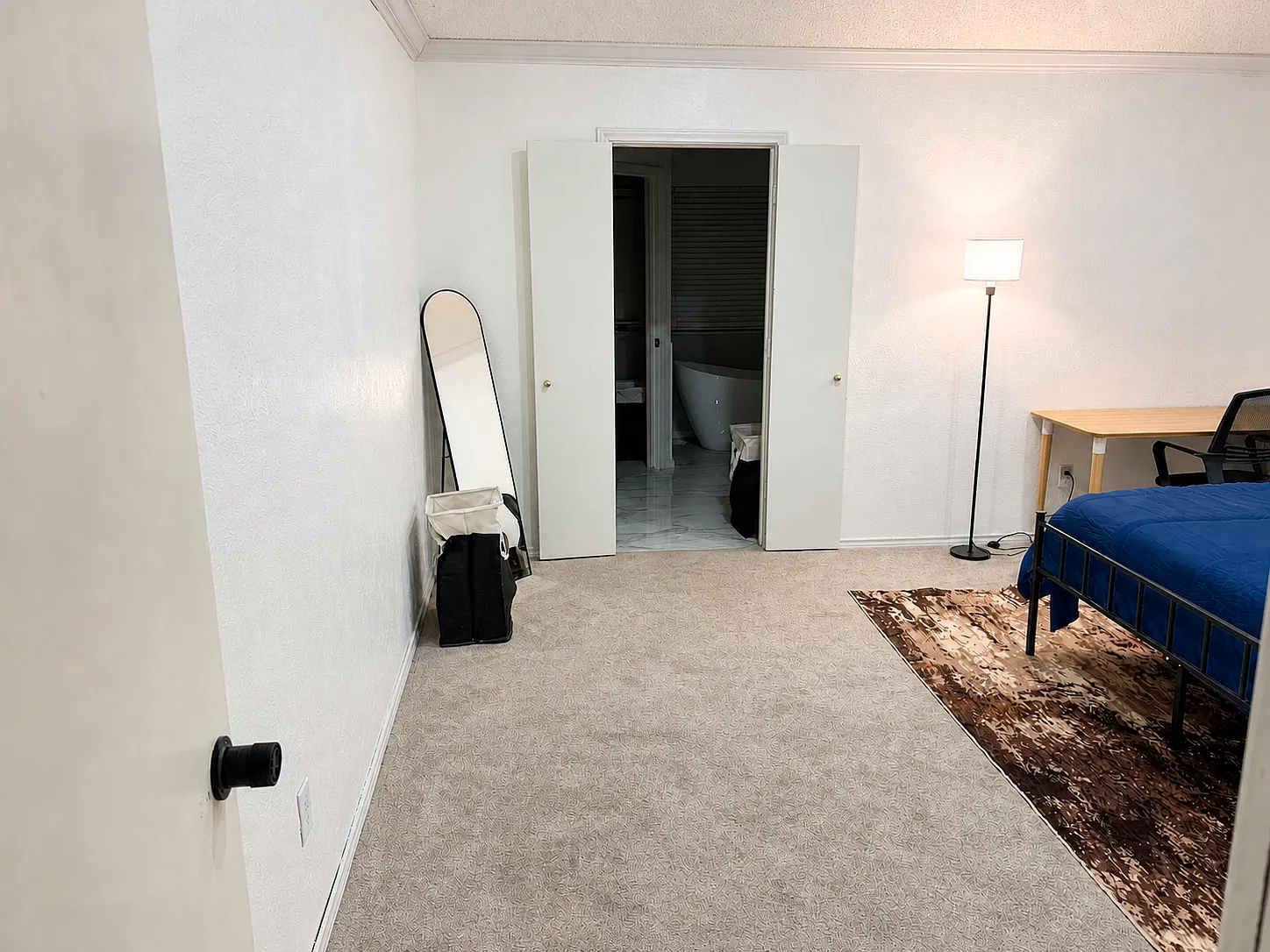 5 bed, 1962 sqft, $1,100 — Photo 2