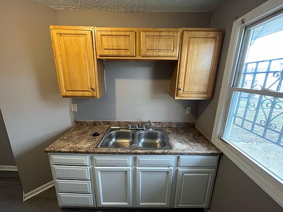 4th image of 1134 E 23rd Ave