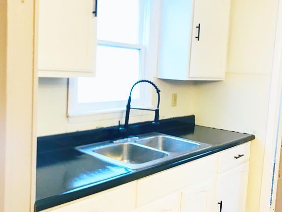 5th image of 402 Main St #4