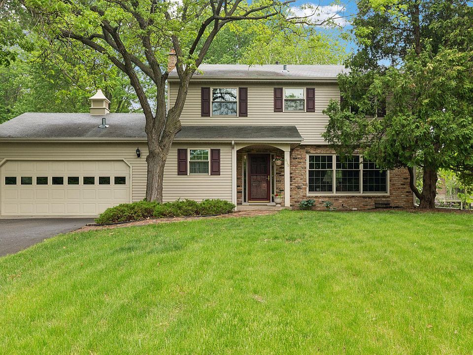 1st image of 615 Narcissus Ln N