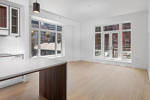 1st image of 115 E 55th St APT 9B