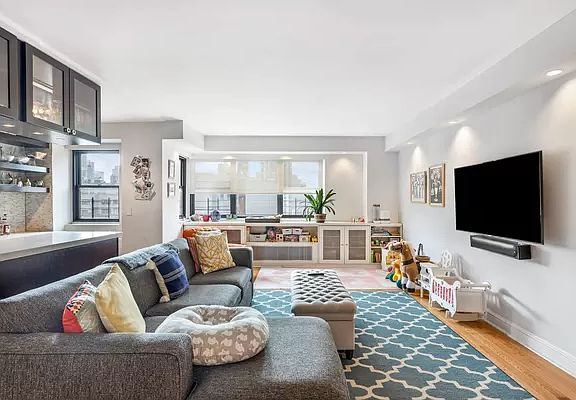 2nd image of 176 E 77th St APT 12H