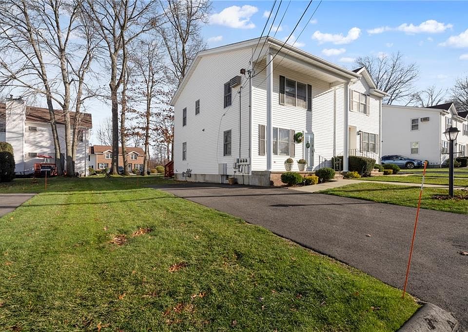 1st image of 149 Oak Park Dr #9A