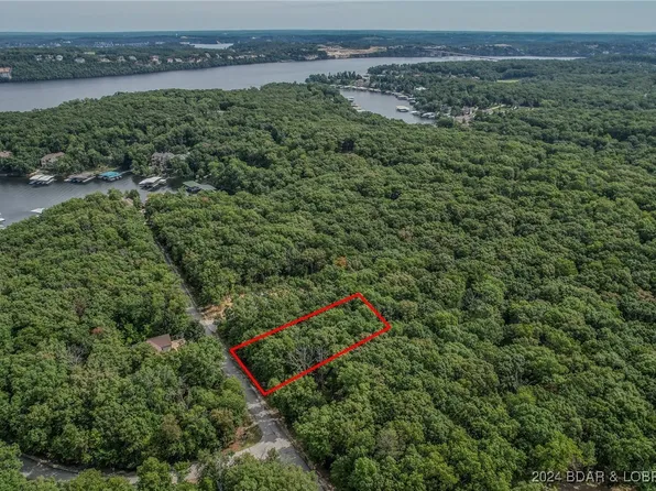 386 Eastlake Pkwy, Sunrise Beach, MO 65079