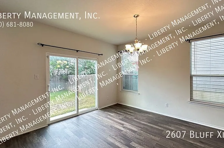 2607 Bluff Xing — Photo 15