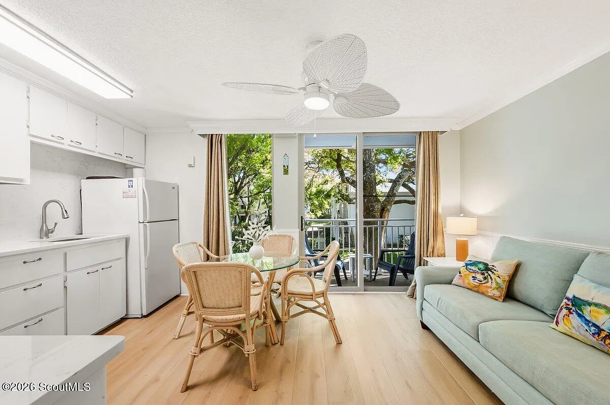 1 bed, 1.0 bath, 988 sqft, $2,000 — Photo 1