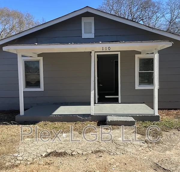 110 Oak Ln — Photo 1