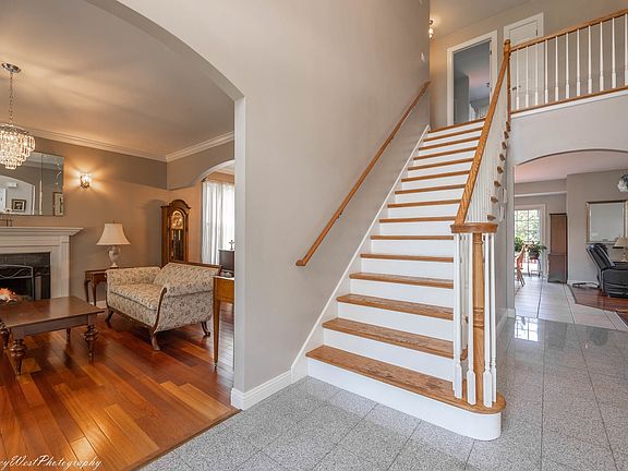 Stairway to 2nd floor-extra wide