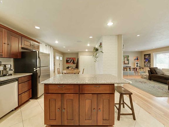 4th image of 11520 Salmonberry Dr