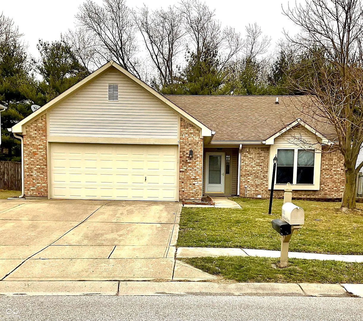 Move In Ready 3 BR Ranch in Brownsburg! — Photo 1