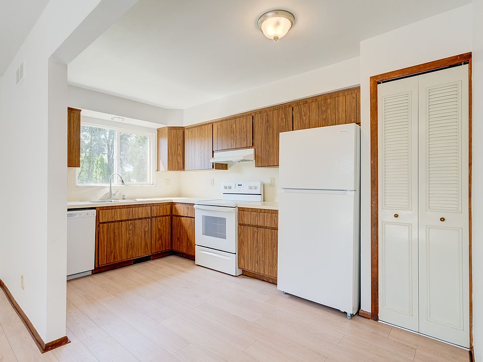 87 Forthton Ave, photo 2
