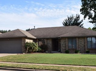 1556 E Powell St, Springfield, MO 65804