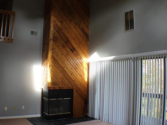 4th image of 120 Foxfire Dr