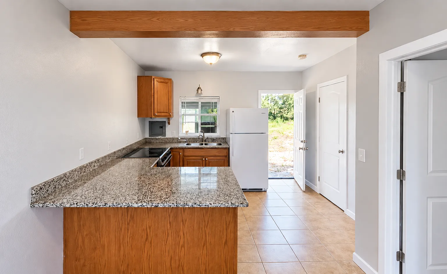 1 bed, 800 sqft, $2,100 — Photo 1