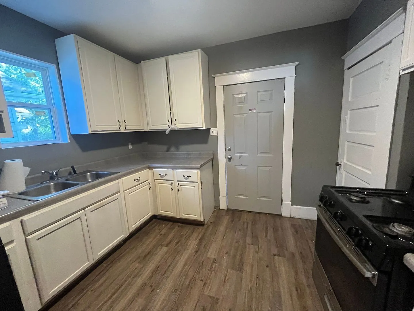 Two bedroom house in Alton — Photo 2