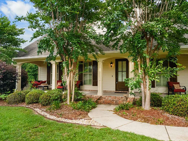 18523 Pecan Ln — Photo 1