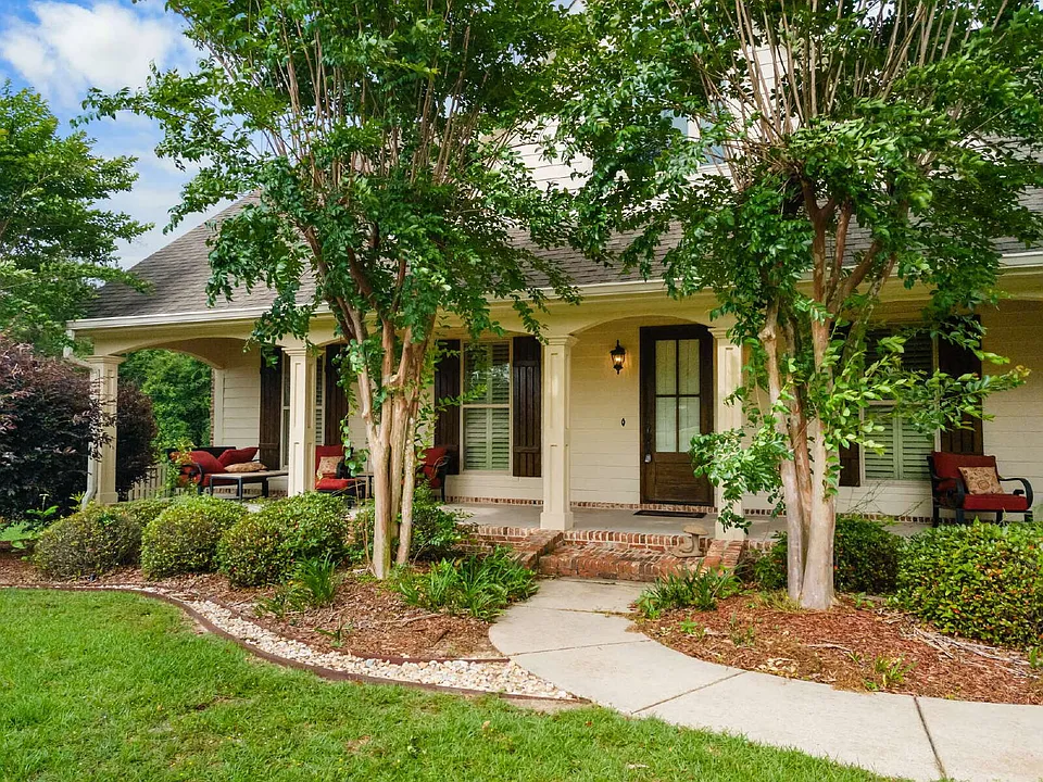 18523 Pecan Ln