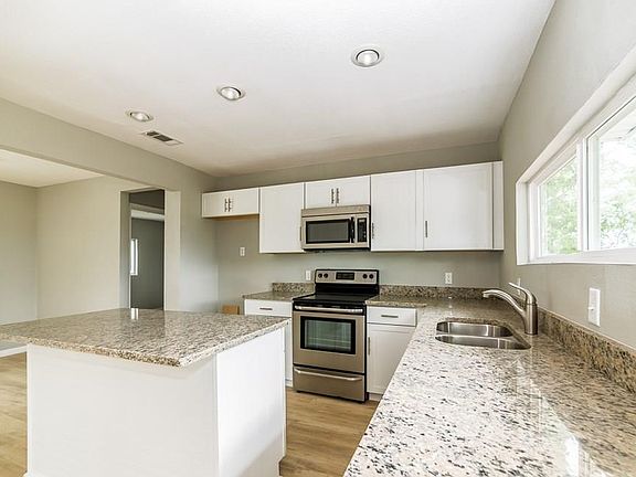 4th image of 1011 Walnut St