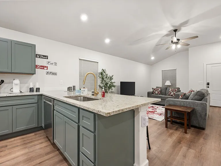 2515 Kenwood Ave — Photo 19