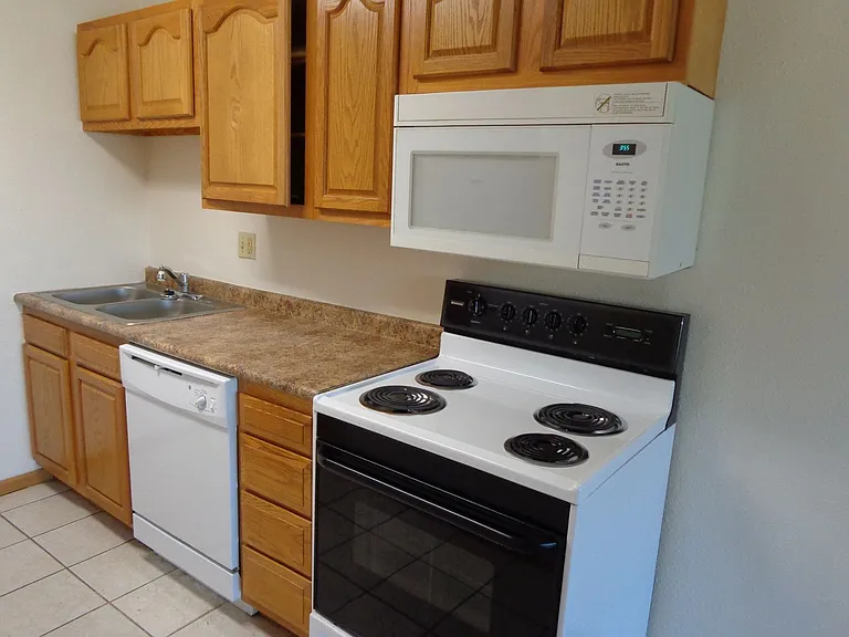 Crestwood Apartments — Photo 38