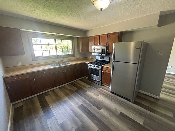 3rd image of 449 Shellview St