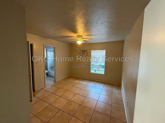 4th image of 2108 SW 51st St APT 3
