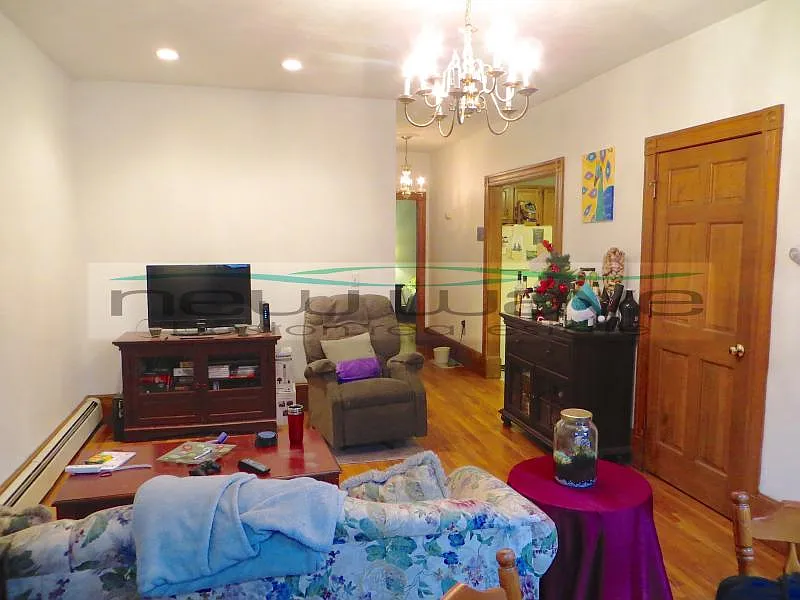 2 bed, 800 sqft, $4,000 — Photo 3