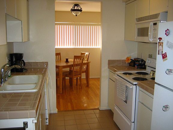 Upgraded bright kitchen!