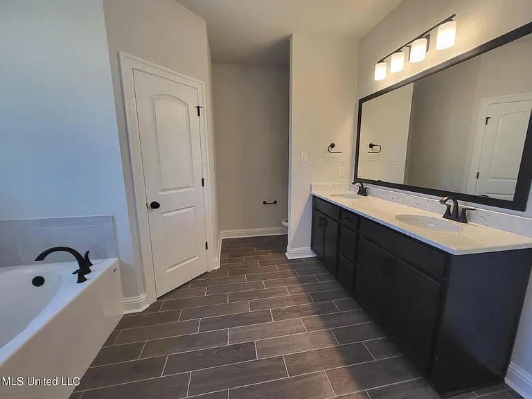 860 Leeward Dr — Photo 6