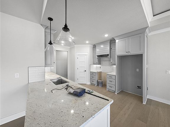2nd image of 731 Dillon St
