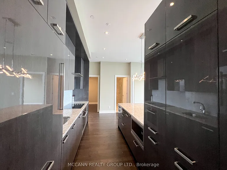 3018 Yonge St #UPH8 — Photo 8