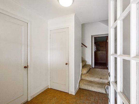 3rd image of 130 Margaret Ave