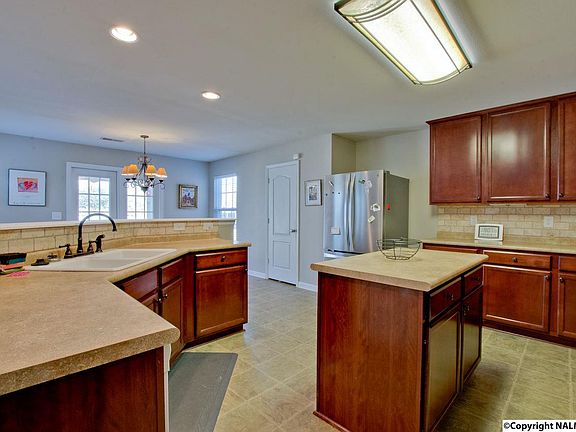 3rd image of 211 Laramie Cir NW