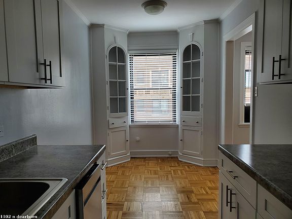 5th image of 1102 N Dearborn St #916