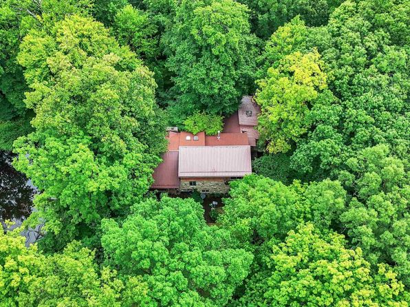 9307 E Dill Rd, Morgantown, IN 46160