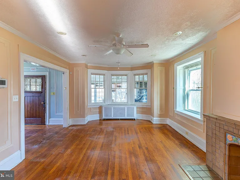 2216 Georges Ln — Photo 10