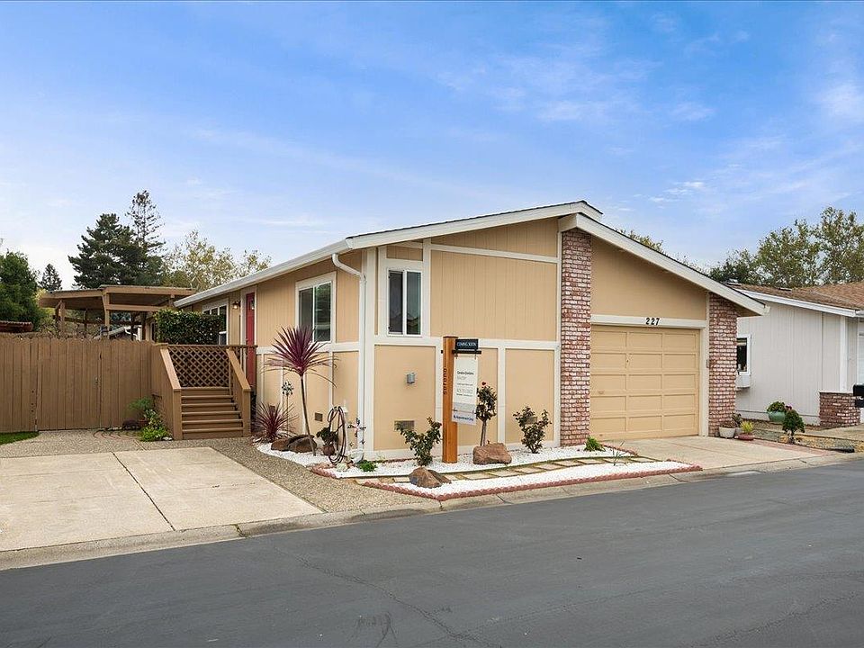 1st image of 227 Autumn Ln #227